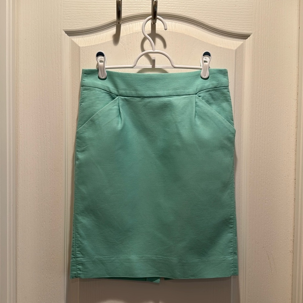 Jcrew “The Pencil Skirt” in Mint Green size 2